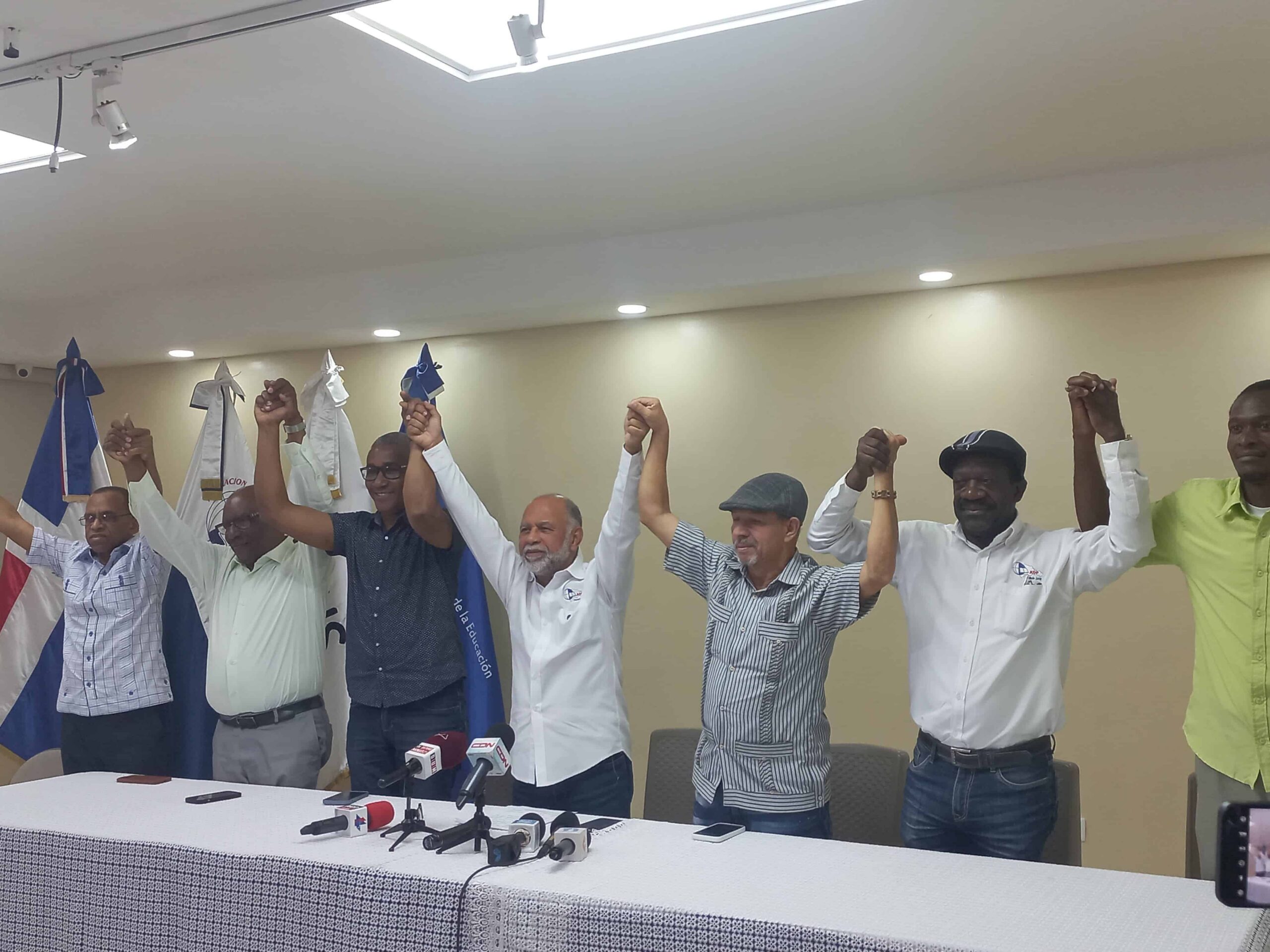 Minerd embargo las cuentas de la ADP poniendo en peligro las elecciones el 9 de octubre