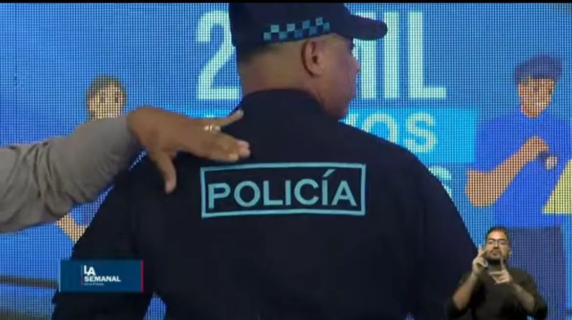Gobierno presenta nuevo uniforme de la policía nacional