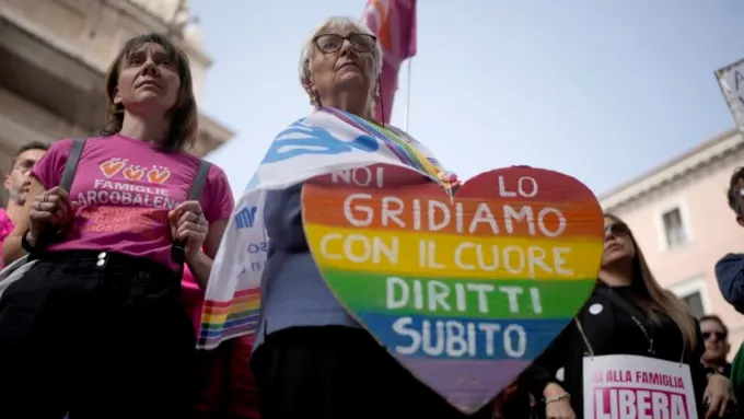 Italia penaliza la gestación subrogada en el extranjero, una medida tachada de «medieval» por los críticos