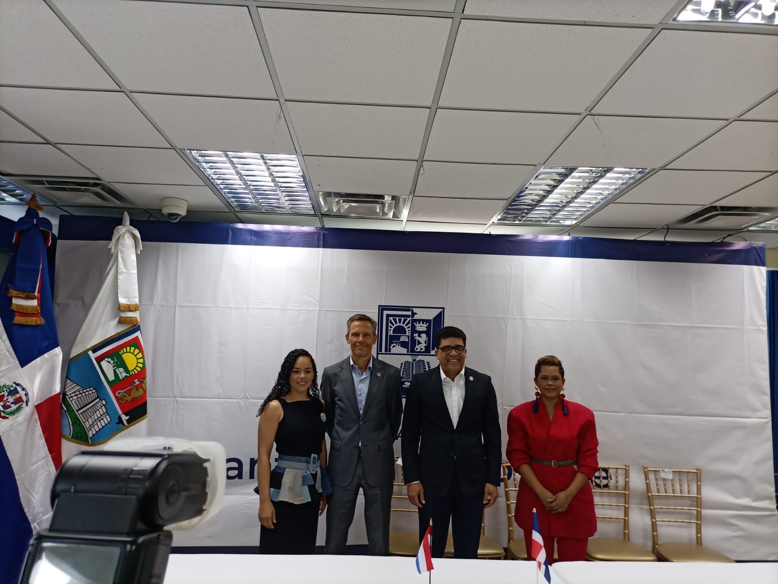 Alcaldía de Santo Domingo Este la Embajada del Reino de los Países Bajos y Supérate Presentan Desfile de Moda Sostenible en el Monumento Faro a Colón.