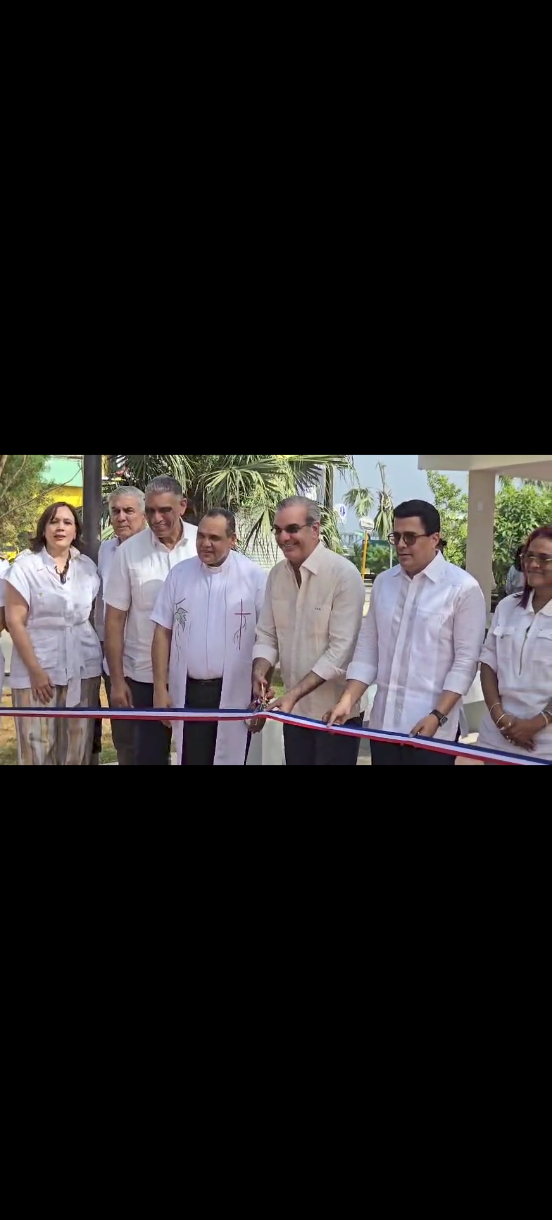Presidente Abinader y ministro Collado inauguran reconstrucción de Malecón y otras obras en Samaná.