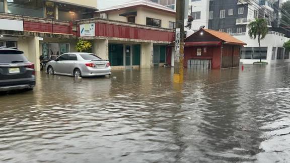 Fuertes lluvias dejan daños e inundaciones en gran parte del país