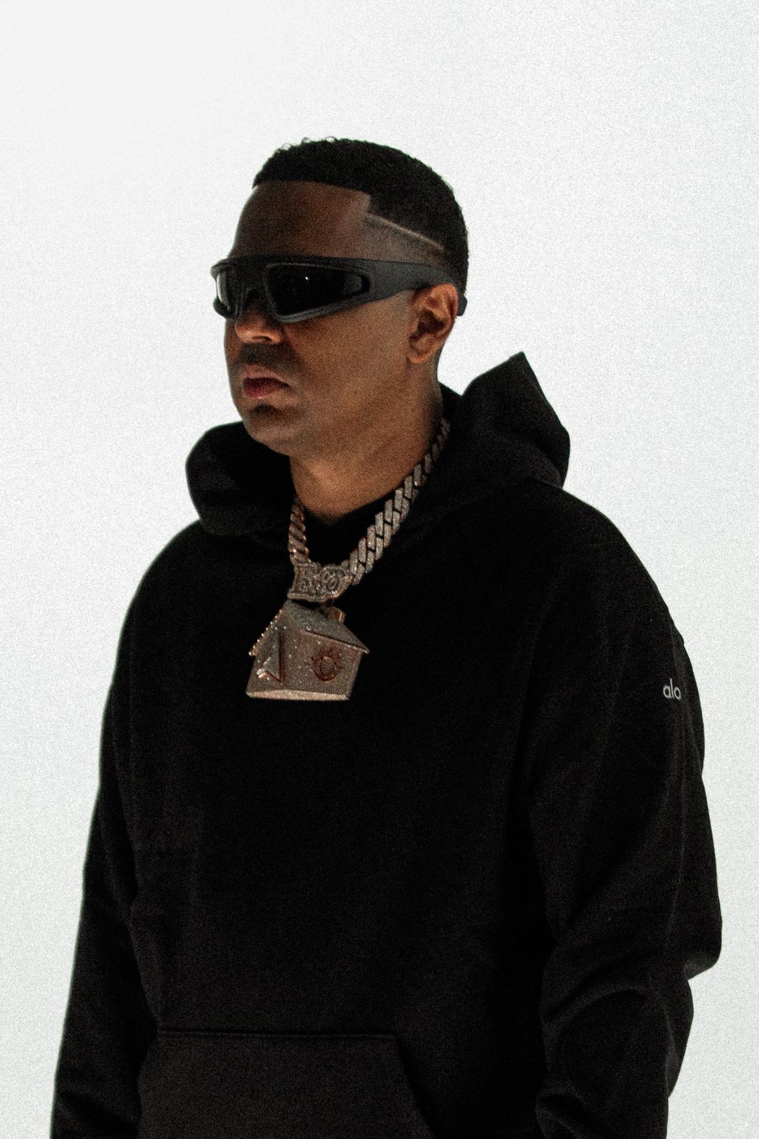 Alofoke considera cerrar ciclo en cabina mientras “Velocidad” domina los charts en RD