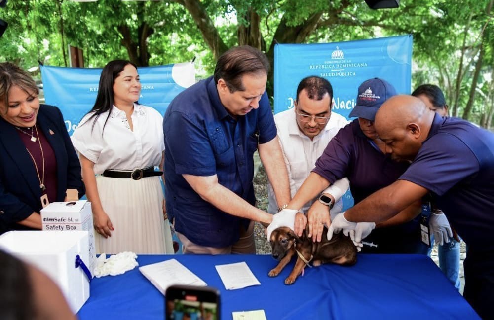 Víctor Atallah asegura que proteger a los animales es también proteger a nuestras familias, durante Jornada Nacional de Vacunación Antirrábica