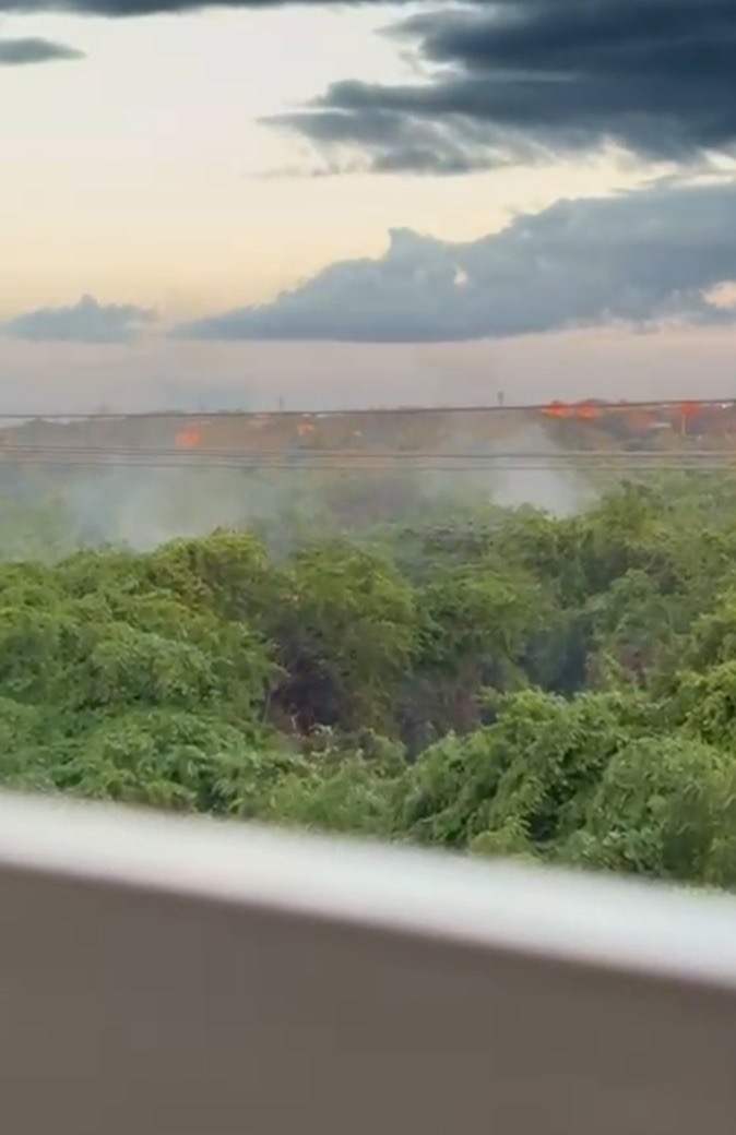 Residentes del Residencial Emilia KM 16 en Santo Domingo Este denuncian que no aguantan el humo