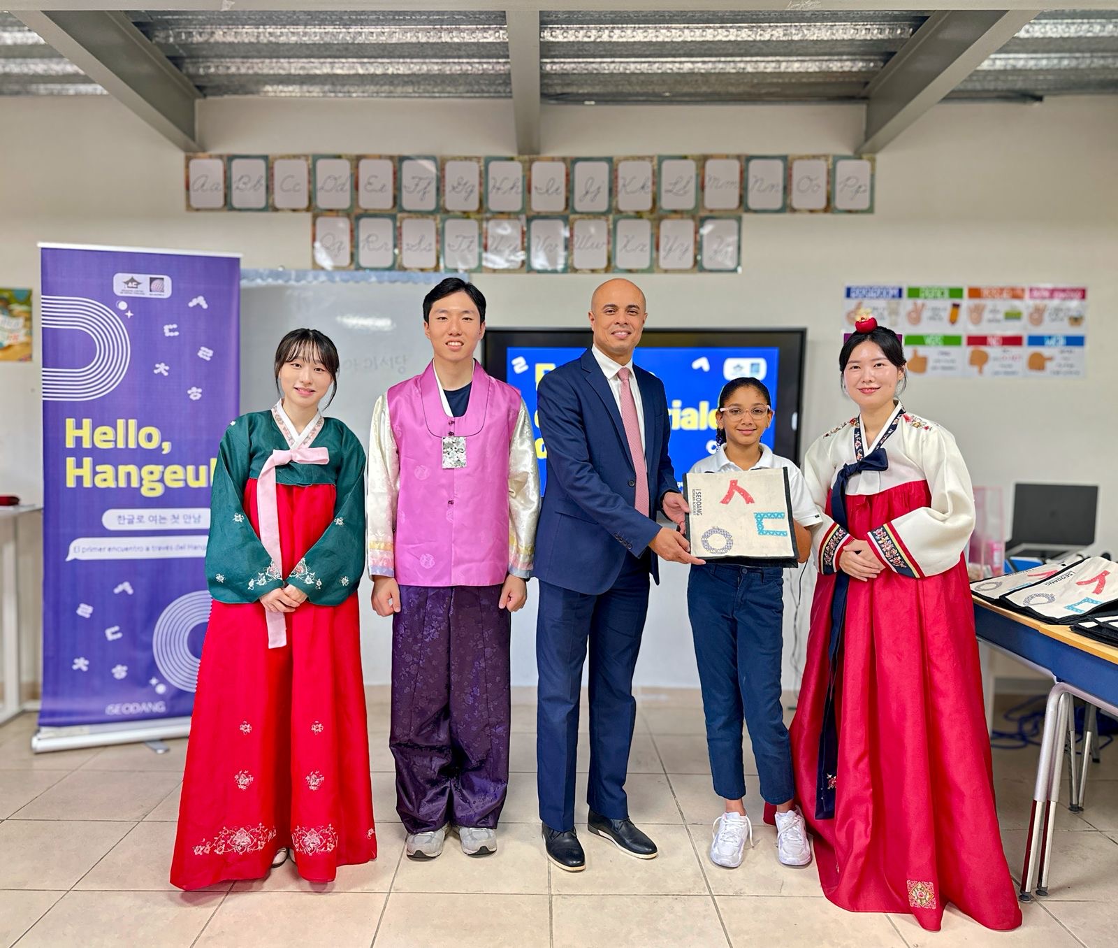 Un primer encuentro a través del Hangeul: estudiantes viven la belleza del idioma coreano en CI Bilingual School