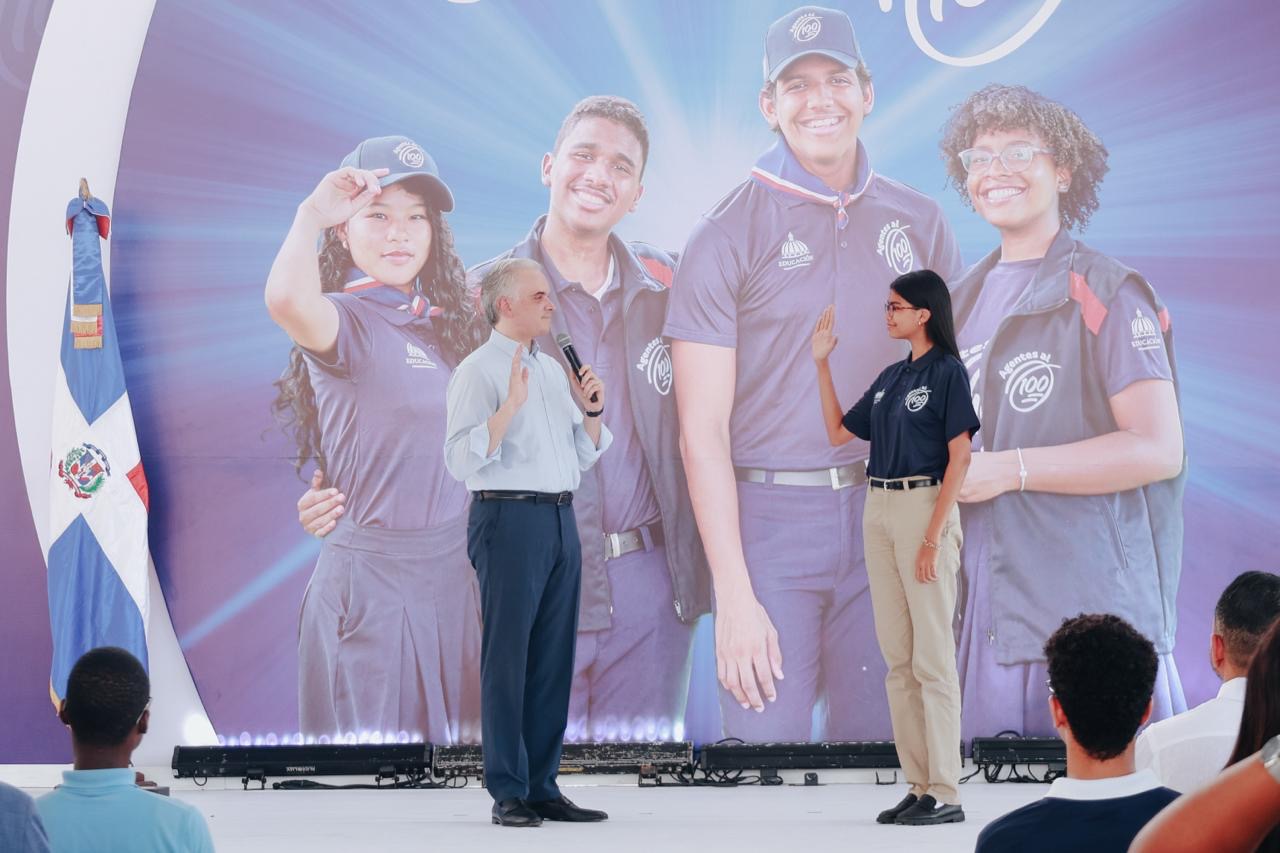 Ministerio de Educación lanza el voluntariado Agentes al 100 para impulsar la formación en valores y liderazgo estudiantil