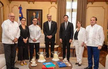 Presidente Abinader recibe a Michel Camilo