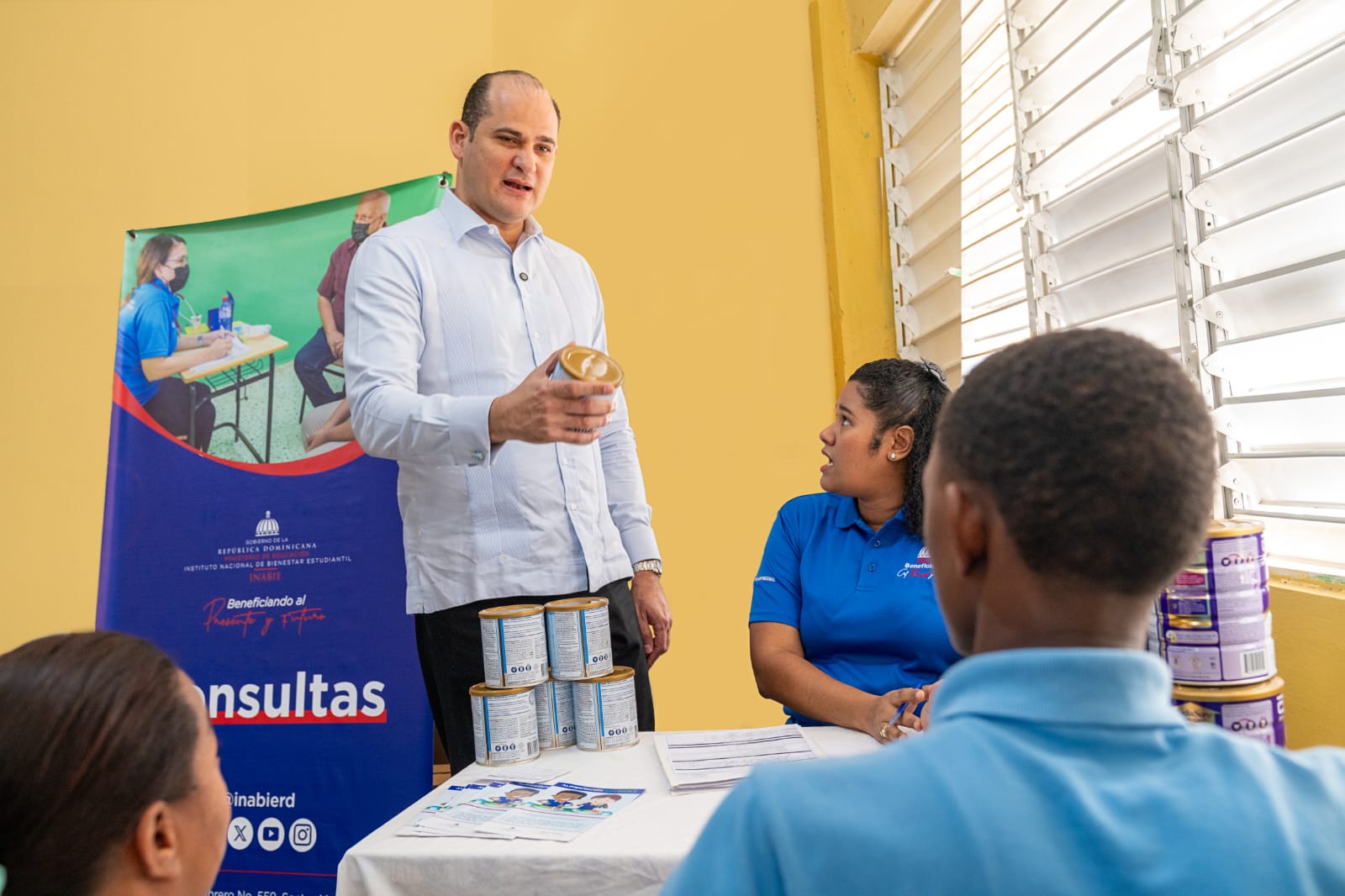 En el Día Nacional del Estudiante, INABIE impulsa jornada que fortalece la nutrición de más de 58,800 alumnos de San Cristóbal