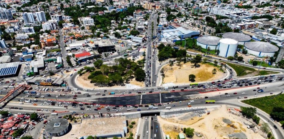 Ministerio de  Obras Públicas cerrará el kilómetro 9 de la autopista Duarte por retiro de puente peatonal