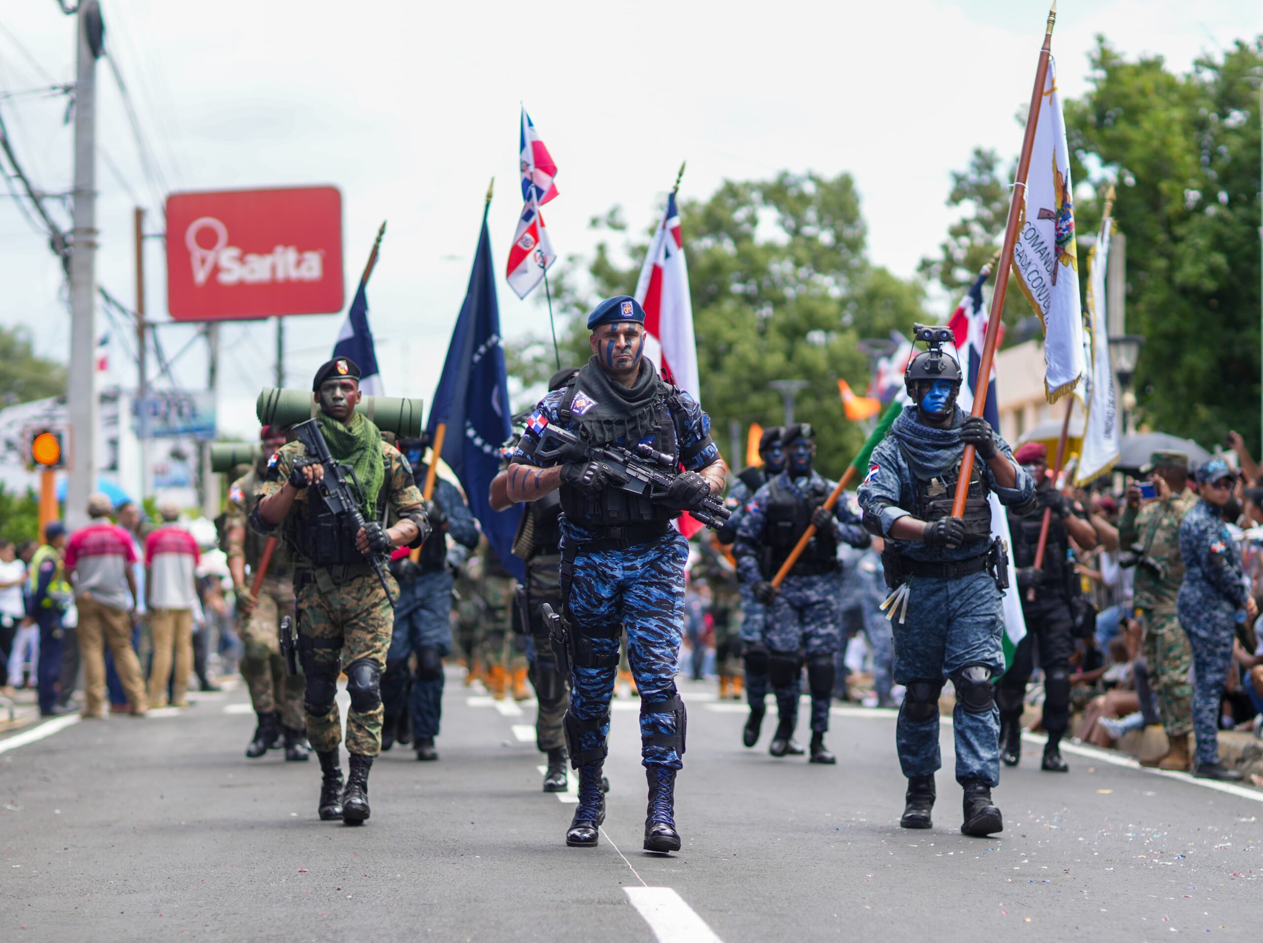 Presidente Abinader encabeza desfile cívico-militar y policial en conmemoración del 182 aniversario de la Batalla del 19 de Marzo