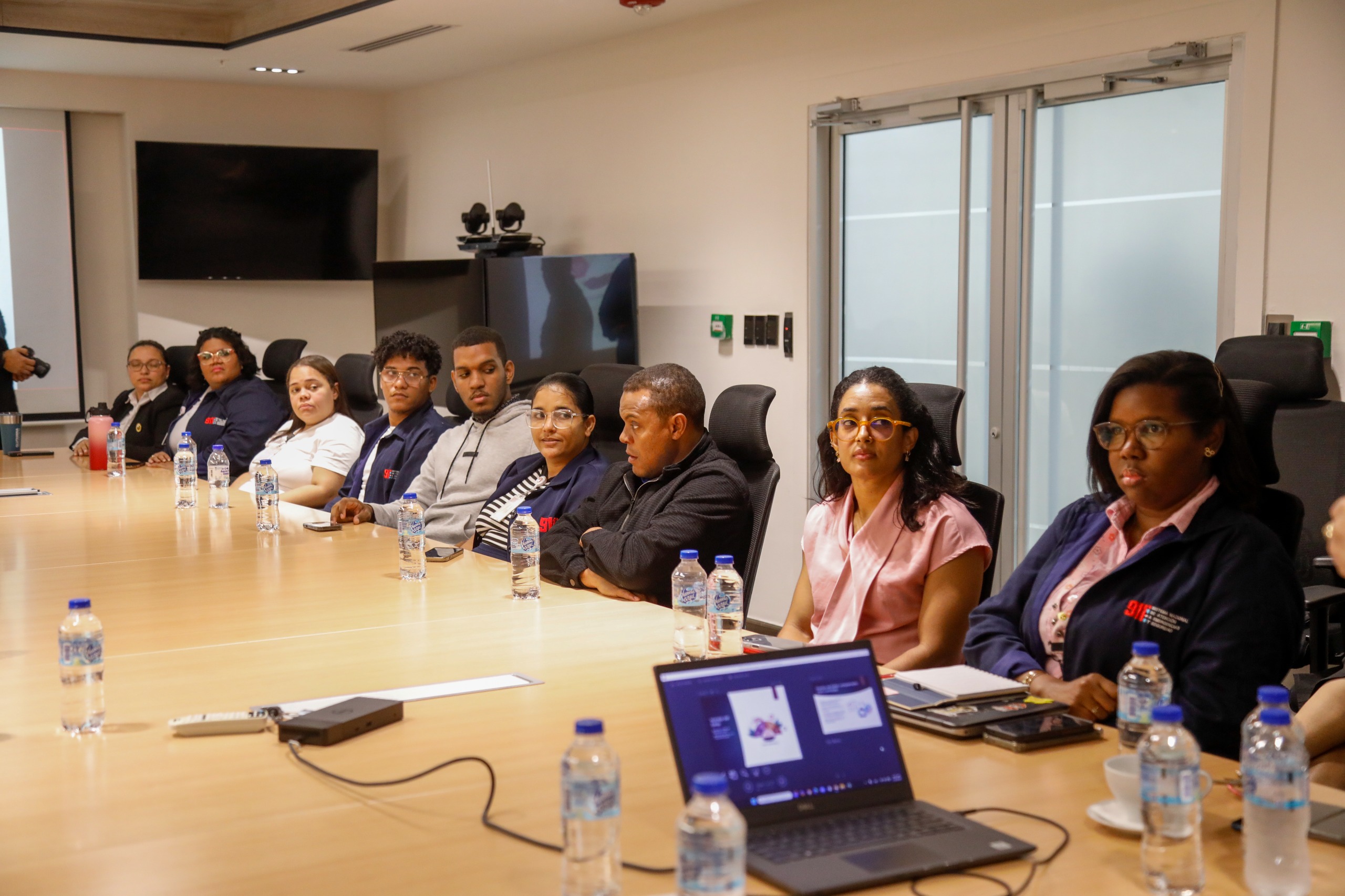 Sistema 911 fortalece el bienestar de sus colaboradores con charla sobre manejo del estrés