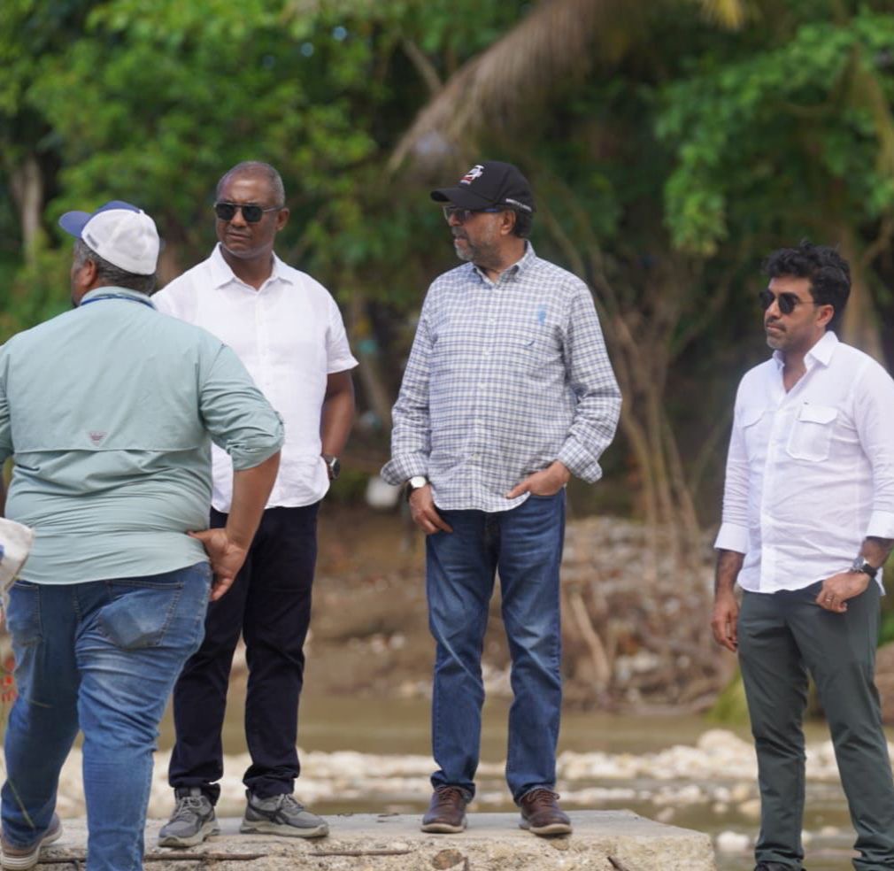 INDRHI despliega equipos pesados en Puerto Plata para protección de comunidades