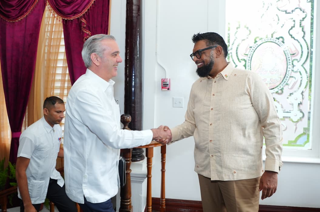 Presidente Abinader llega a Casa de Gobierno en Guyana; sostendrá reunión bilateral con su homólogo Mohamed Irfaan Alí